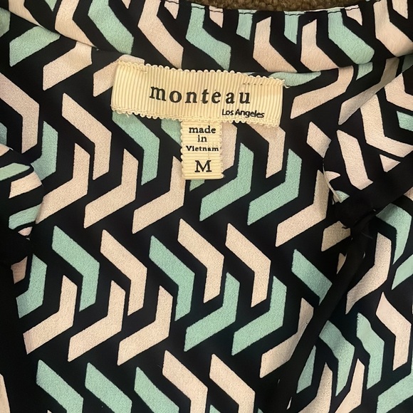 Geometric patterned V-neck dress with Mandarin collar. Navy, light blue & white. - Picture 6 of 7